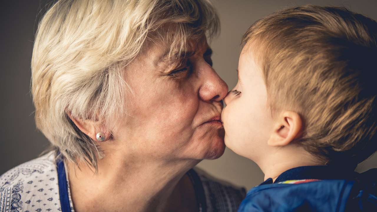 Бабушка целует внука